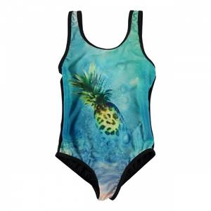Hovedbilde Molo, Nika swimming pineapple ...